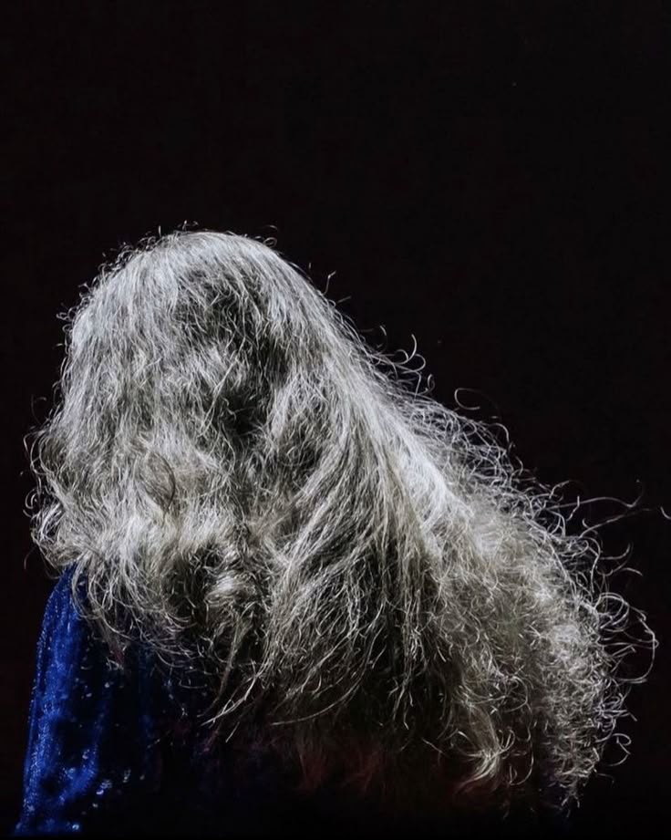 Galthaniana's tweet image. Pov: o cabelo mais bafonico de todos os tempos