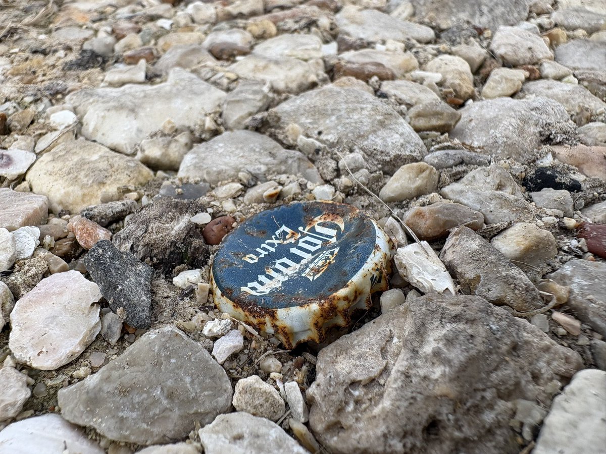 ConnivingKevin's tweet image. Seaside eating Salata