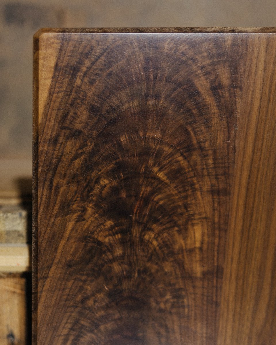 MontanaBlockCo's tweet image. Some of our last custom projects for the year were some black walnut countertops! One big behemoth, and a few smaller counters as well. Check out that grain shot in the last photo!

Quality. Functional. Art.
100% USA Made.

#woodcountertops
#butcherblockcountertops
#butcherblock