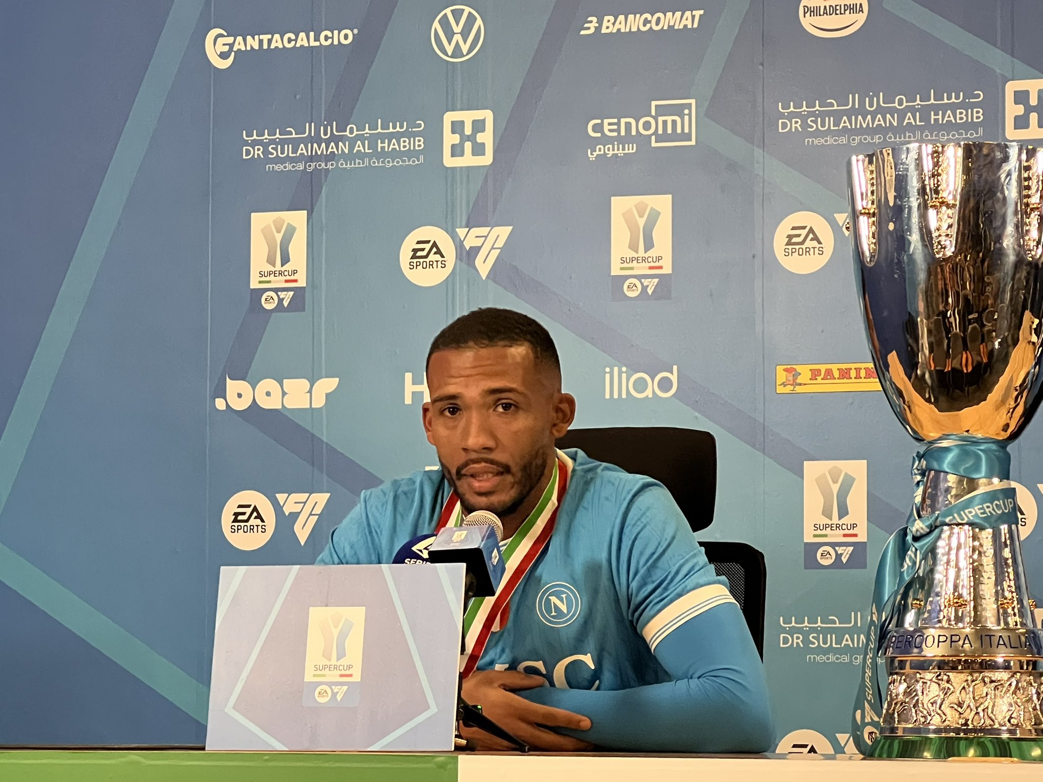 خوان خيسوس لاعب فريق نابولي في المؤتمر الصحافي: -من الجميل تحقيق البطولات مع نابولي، ودائماً أحاول أن أقدم مساهمتي مع الفريق. #نابولي_بولونيا 