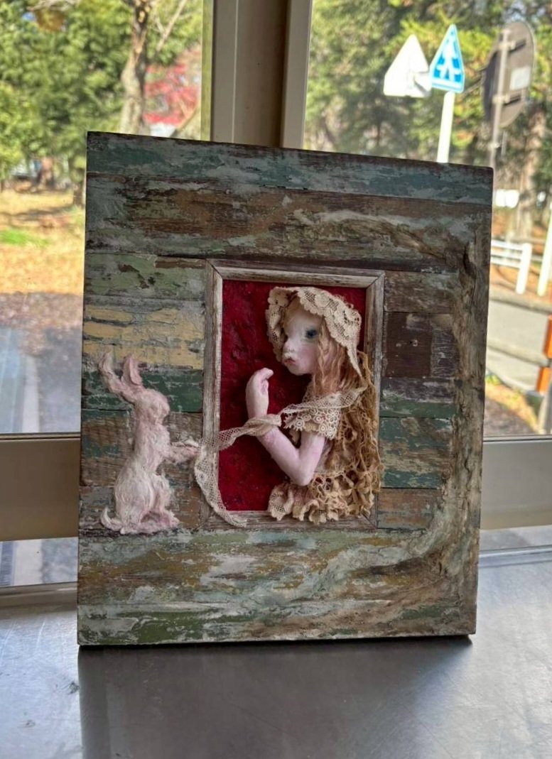 ayaquo's tweet image. 吉田キミコさんのkimicocollageの新作を
cafe du lievreうさぎ館のギャラリースペースに展示いたしました。
常設の作品も数点展示してますので、あわせてご覧いただけましたらうれしいです。