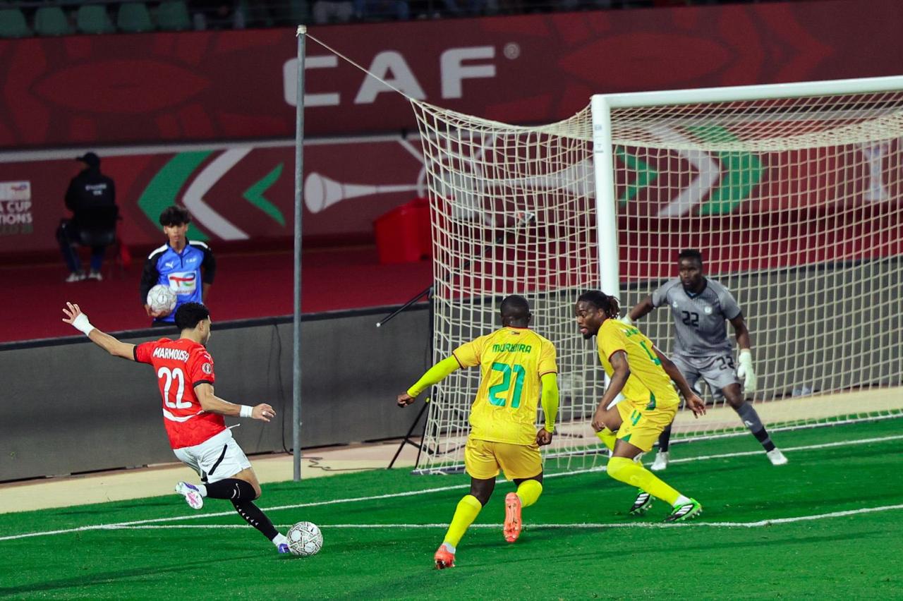 منتخب مصر يبدأ مشواره في كأس الأمم الإفريقية بفوز مثير على زيمبابوي 2-1، وسجل هدفي «الفراعنة» عمر مرموش في الدقيقة 64، و محمد صلاح في الدقيقة 90 + 1،بعدما كانت زيمبابوي تقدمت بهدف في الدقيقة 20 #صحيفة_الخليج 