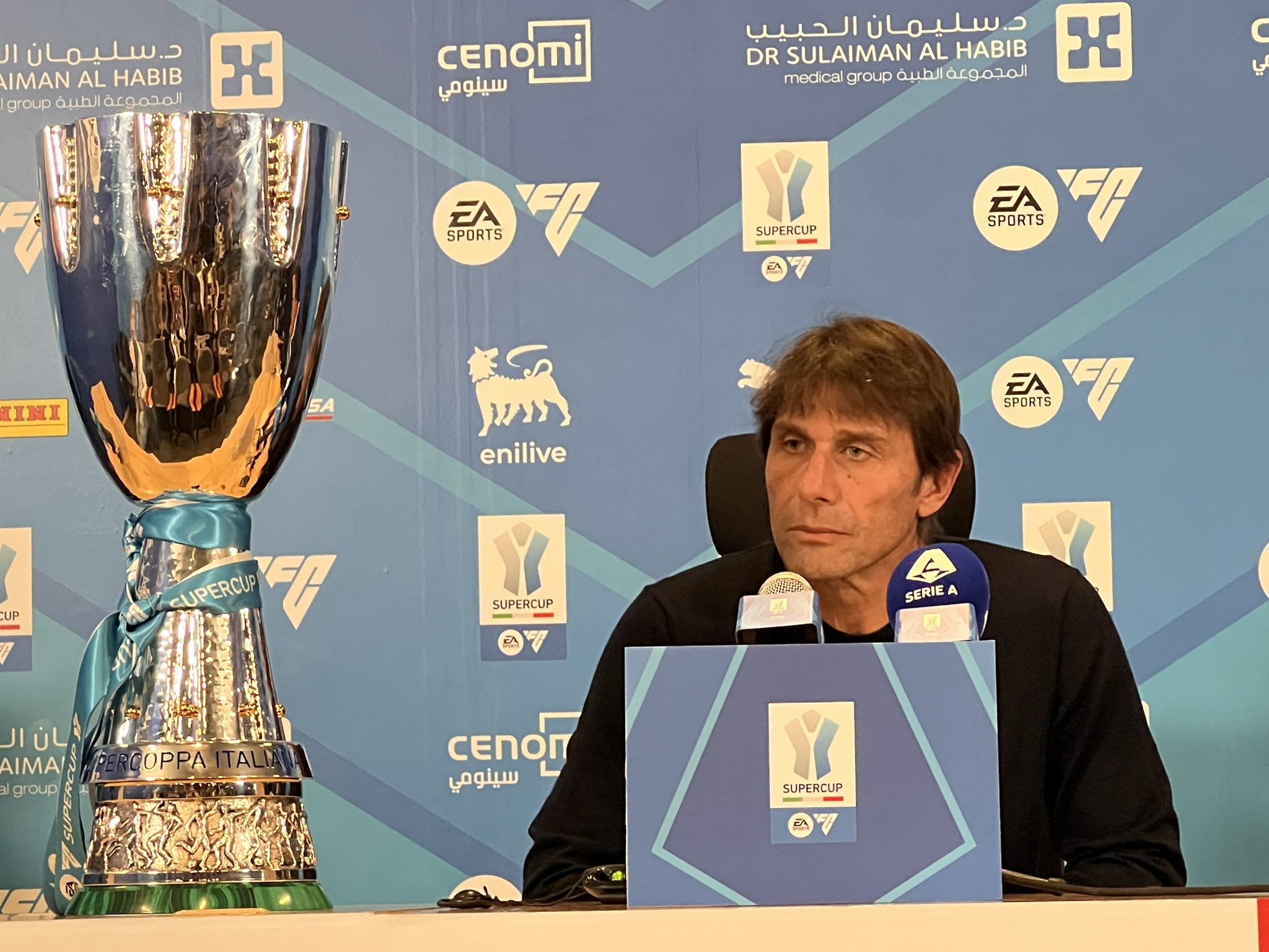 أنطونيو كونتي مدرب فريق نابولي في المؤتمر الصحافي: -أهنئ لاعبي فريق على الفوز بعد الجهد الكبير الذي قدموه في المباراة، كما أهنئ فريق بولونيا على أدائهم، وهو فريق ينمو بسرعة. #نابولي_بولونيا 