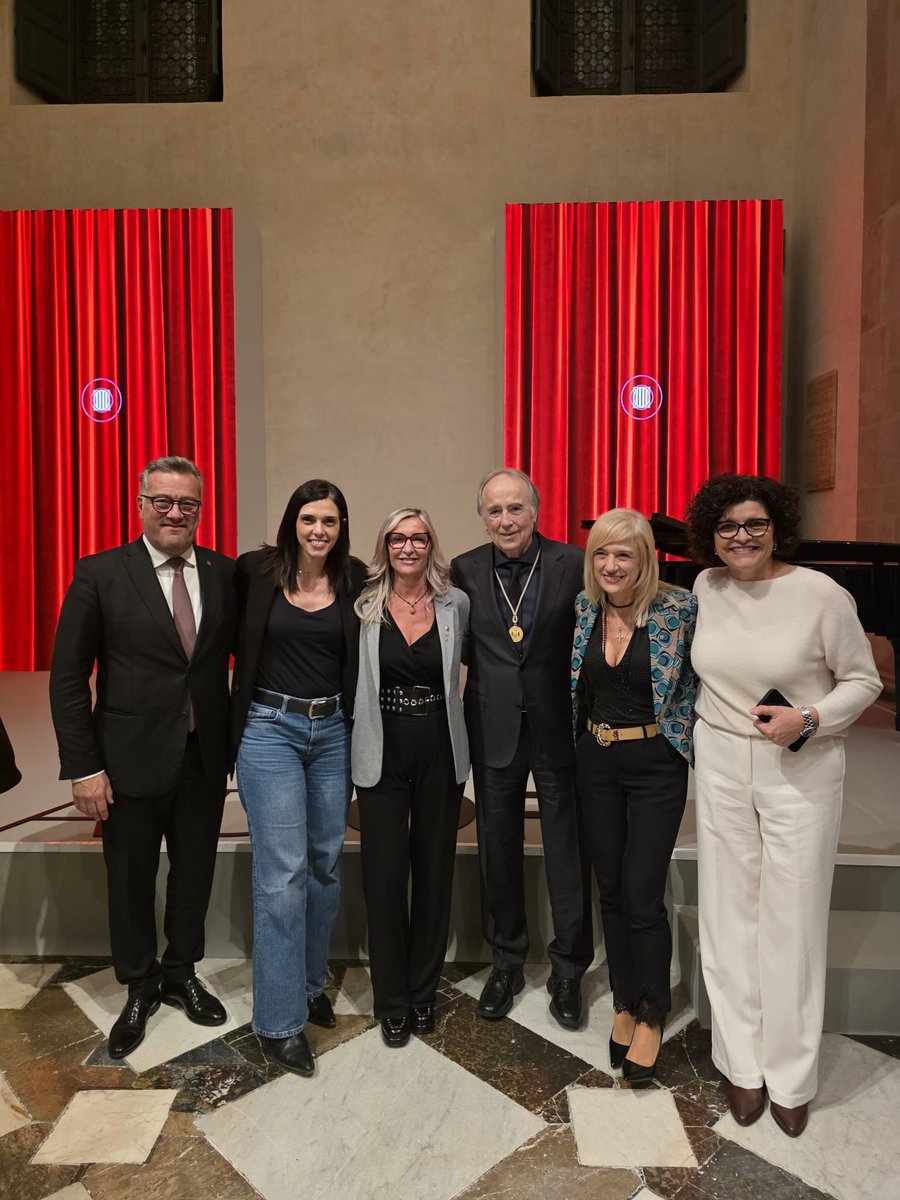 ROSA_M_IBARRA's tweet image. Aquesta tarda he tingut l’honor d’assistir a l’entrega de la Medallad’Or de la Generalitat de Catalunya a Núria Espert i Joan Manel Serrat.
Reconeixement a una trajectòria vital i cultural extarordinària de dos catalans universals.
Enhorabona!
