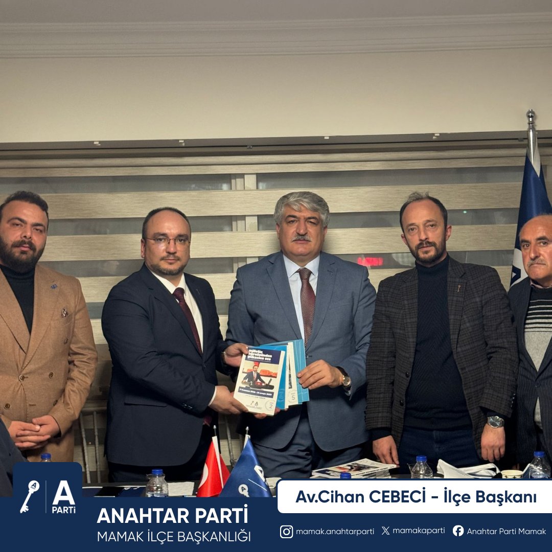 Anahtar Parti Genel Başkan Yardımcısı ve AR-GE Partiiçi Eğitim Politikaları Başkanı Prof. Dr. Özcan GÜNGÖR , Anahtar Parti Ankara İl Başkanı Ömer KORKMAZ  ve yönetim kurulu üyeleri tarafından ilçe başkanlığımıza “Hayırlı Olsun” ziyareti gerçekleştirilmiştir.
Teşekkür ederiz.