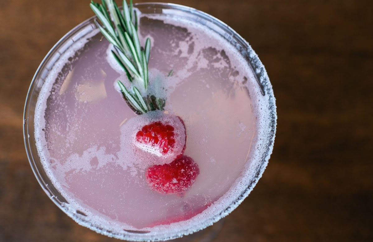 DaviosFox's tweet image. It’s Christmas Week, and the cocktails are pouring ✨🎄
Celebrate with our festive holiday cocktails, available for a limited time at Davio’s.