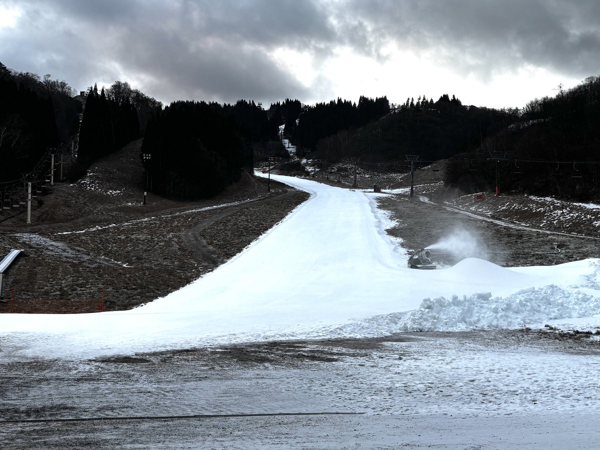 2025年12月23日(火)7:15現在、気温：0度、天候：晴れ、積雪：80cm