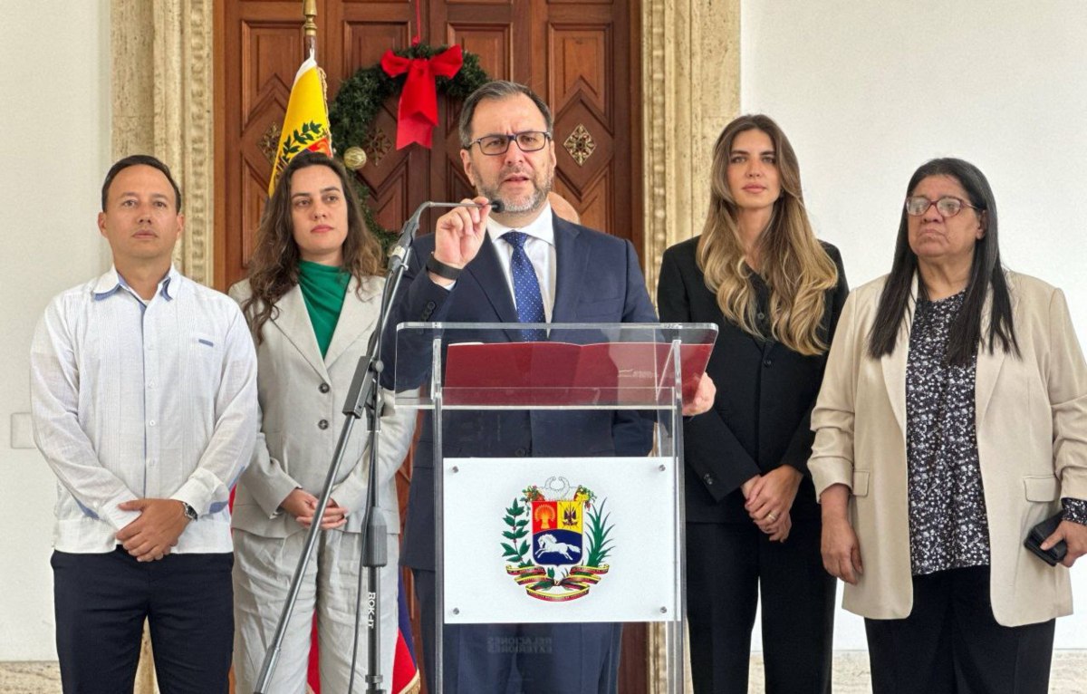 🚨 ALERTA INTERNACIONAL: <a href="/NicolasMaduro/">Nicolás Maduro</a> denuncia en la ONU la escalada belicista de EEUU
El Presidente@NicolasMaduro envía una carta urgente a todos los países de las Naciones Unidas denunciando las agresiones de EEUU. Washington ha secuestrado buques con 4 millones de barriles