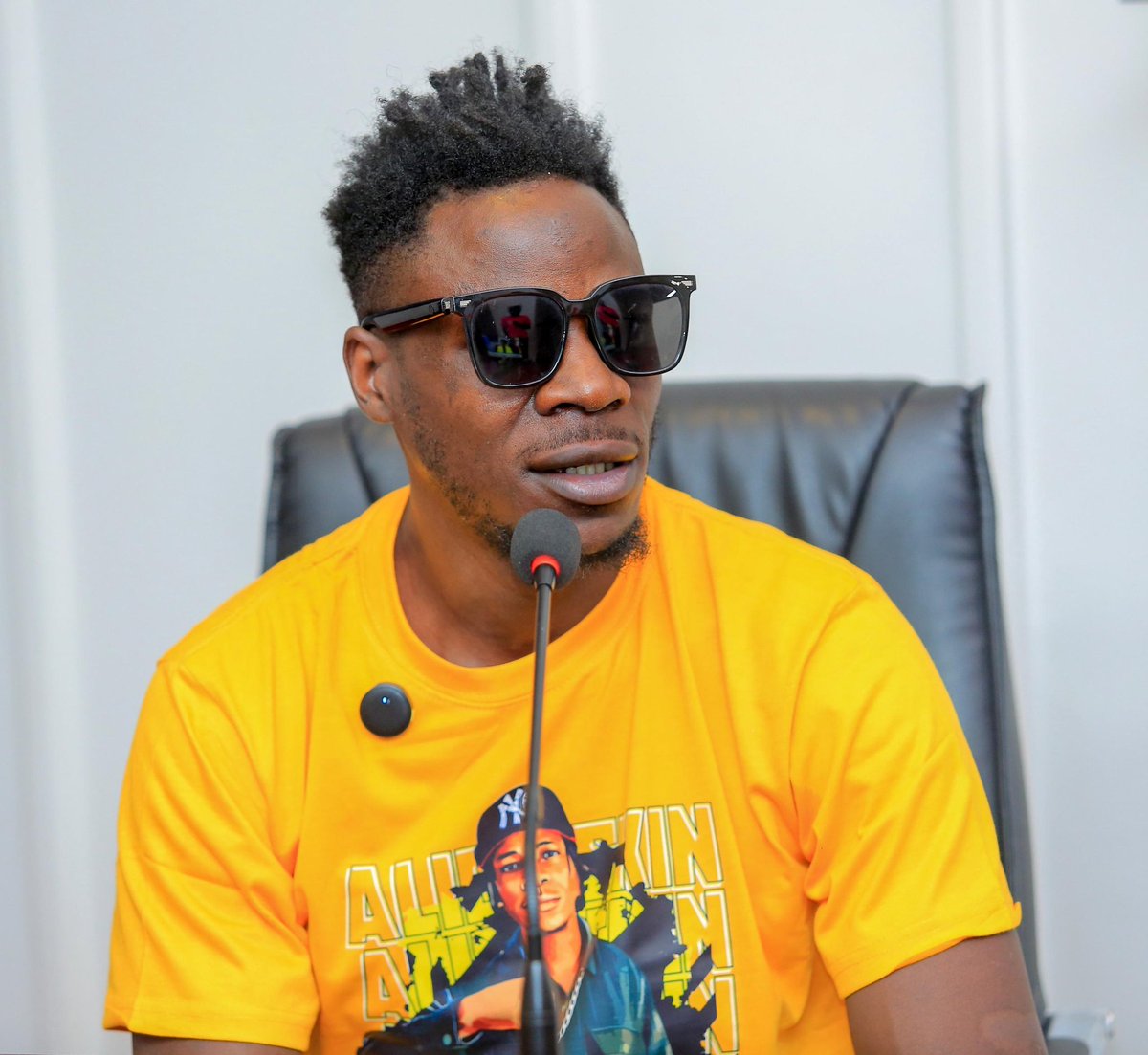 HelenSeku's tweet photo. .@AlienSkinUg ; highlights significant challenges facing artistes, particularly those emerging in the industry. 

He notes that a longstanding tradition in the music sector often requires an artist to produce a high-quality video to market a song, a luxury many cannot afford, leading to the undervaluation of their work. 

Furthermore, the distribution of the UGX 5 billion government fund allocated to artistes lacks transparency, with unclear outcomes. 

The copyright system is also inadequate, resulting in artistes failing to reap adequate benefits from their work, compounded by high YouTube taxes. 

He advocates for artistes to diversify their income streams and calls for a comprehensive overhaul of Uganda's music industry.
@unmfederationug @Mglsd_UG @UgandaMusicians @ProtectingGains 
#PatriotismConversations