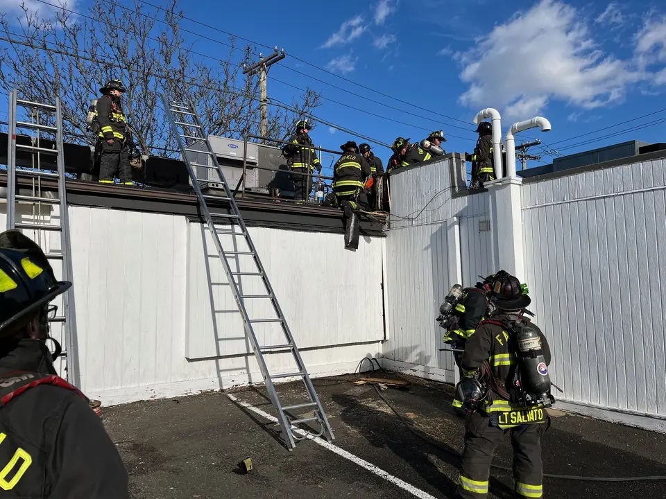 upffa's tweet image. December 21, 2025: Fairfield, Connecticut [Ct. Insider] Local firefighters acted quickly to put out a fire at a restaurant on Post Road on Sunday, potentially preventing hundreds of thousands of dollars in damage, a fire official said.
docs.google.com/document/d/e/2…
#upffa #iaff