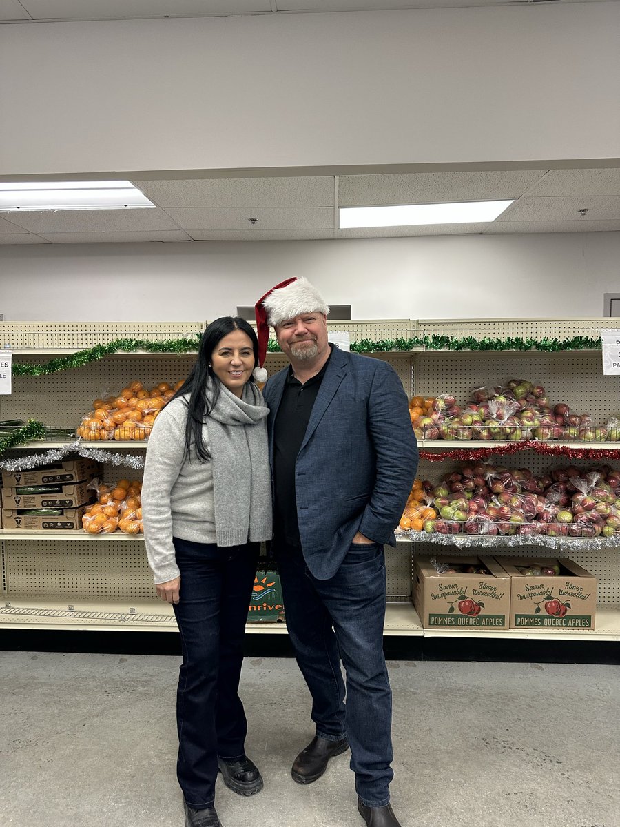 Journée sur le terrain aujourd’hui avec différents organismes communautaires pour préparer des paniers de Noël et aller à la rencontre de ceux qui soutiennent les plus vulnérables pendant le temps des Fêtes.

Merci aux équipes et aux bénévoles qui sont présents pour faire une