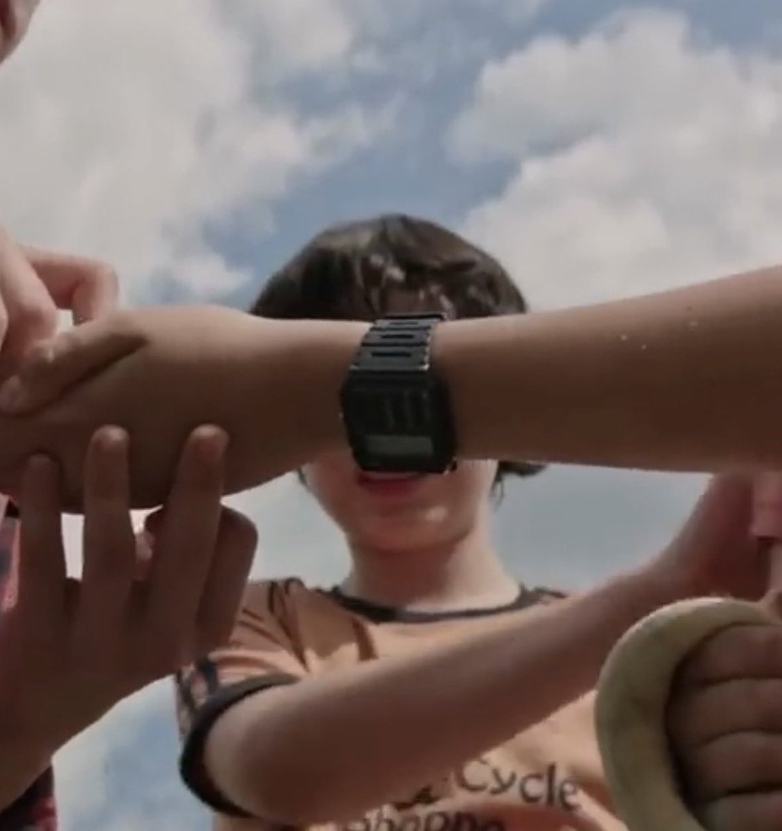 tozierisms's tweet photo. i would just like to point out that eddie kaspbrak and mike wheeler have the same watch https://t.co/aHAiBJjTTu