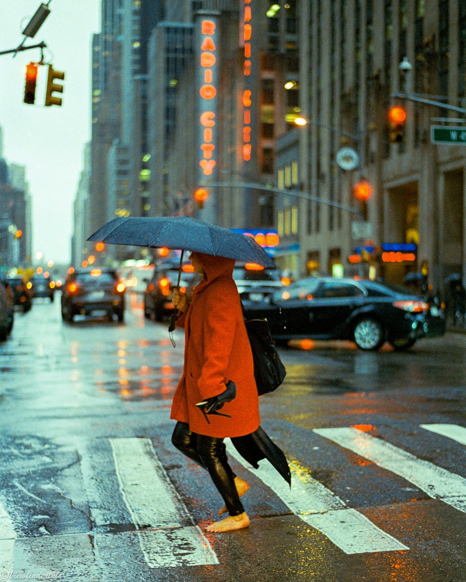 viewfinderthis's tweet photo. NYC Mood on 35mm Film https://t.co/Wx6nztCus9