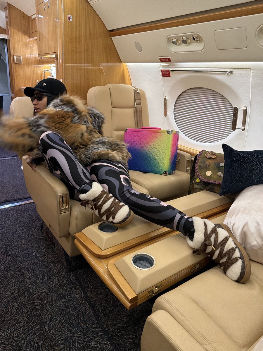 FABIOTHEBARB's tweet photo. okay mother this is the content we want https://t.co/7wceXU7kCy