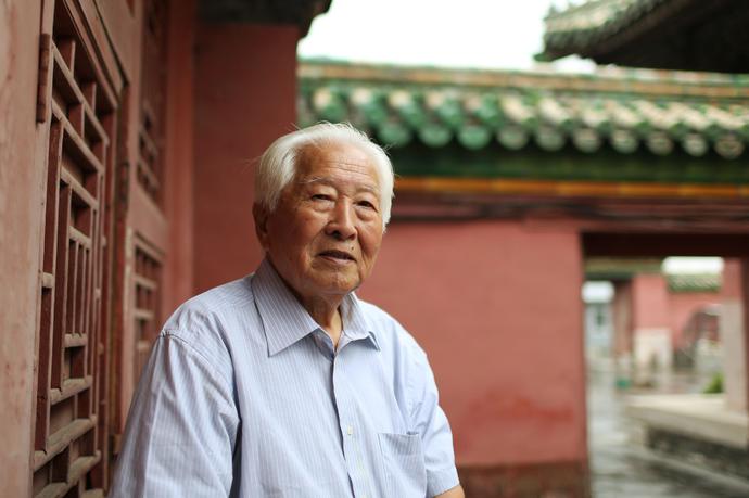 zhu0588's tweet image. 故宫研究员耿宝昌：日本人占领北京八年，故宫里发生了什么事情？至少建筑没有被烧，但是是否发生了抢劫？实际情况是故宫里没有发生什么事，而且管理得井井有条。故宫国宝南迁是选择了精品迁走，并没有全部迁走，因为太多。留下来的也仍然可以说是满地金银。但是日本人确实没有抢劫故宫。  
而且1942年…