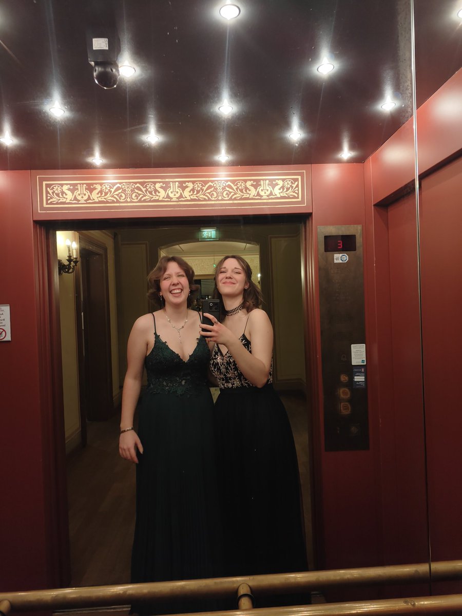 VTerek31's tweet image. War geil. Vierkommadreieinssterne. Peace out ✌️. 

(Ghost writer: mich (Levi))