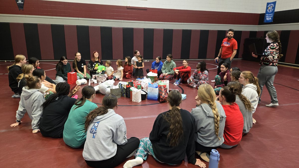 AnkenyGirls's tweet photo. May have been our best Holliday party yet! https://t.co/onhciwqRWt https://t.co/ptjthDyCiF
