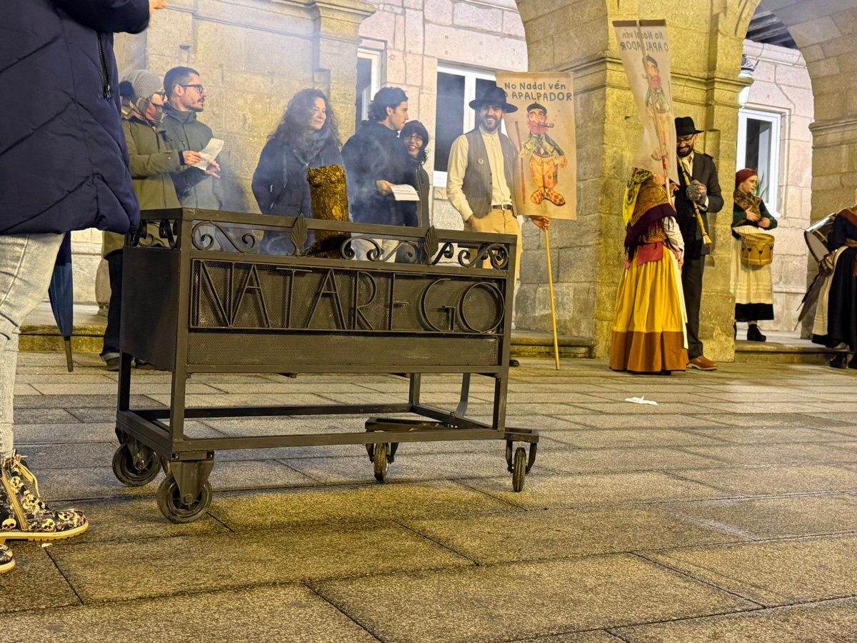 📸 Recuperando a tradiçom do Natarego na ruada do Apalpador.