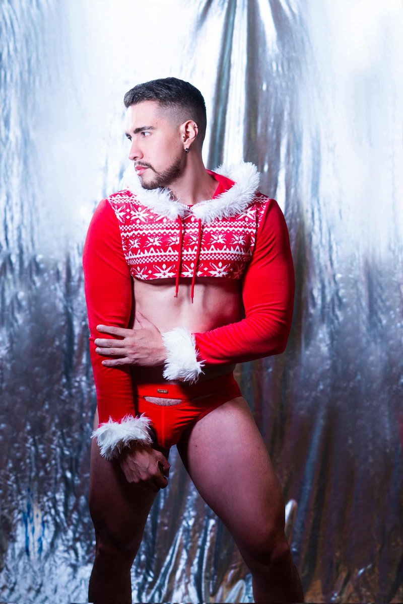 Happy Holidays🎄
1/3
Model : <a href="/r2islove/">Erredos Torres</a> ❤
. 
#follow IG <a href="/r2islove/">Erredos Torres</a> 
. 
#handsome #fit #gym #bulge #bulto