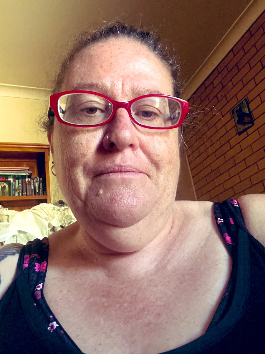 Cooler today ❤️❤️ happy Christmas Eve Eve folks 👋🤣🤣🤣 https://t.co/mg2bY16rdQ