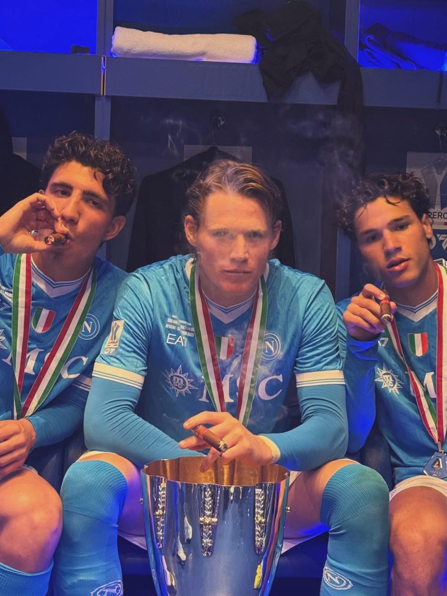 D10sAndrea's tweet photo. Ma che meraviglia. 😂

#ForzaNapoliSempre https://t.co/uzYjCgyEM7