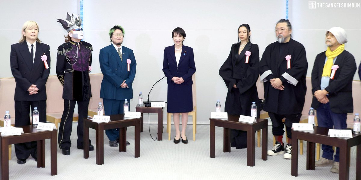 tkzwgrs's tweet photo. 【話題】首相官邸で行われたコンテンツ業界意見交換会の集合写真、クレヨンしんちゃんの悪役幹部たちっぽいと話題に https://t.co/HBZ5mDYhp9