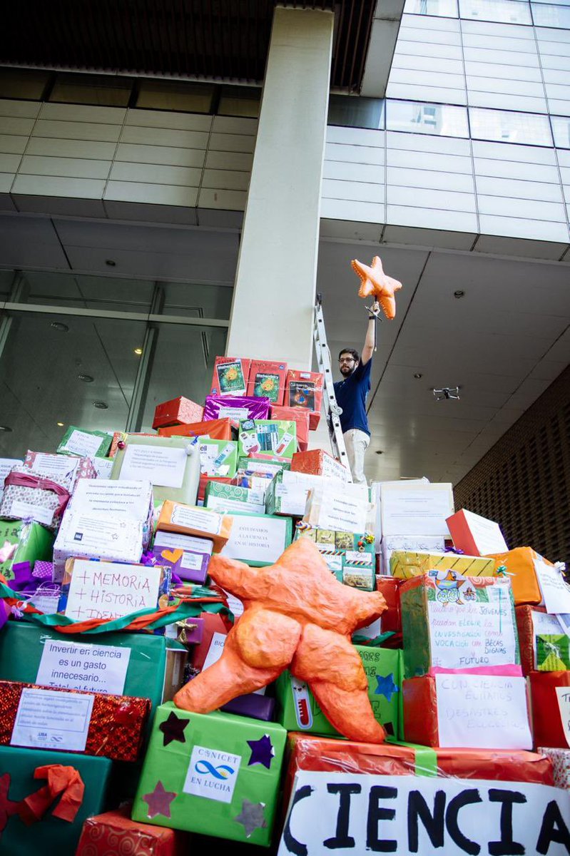 Armamos un gran árbol colectivamente, con esfuerzo e ideas, tal como se hace la ciencia. Gracias!!!