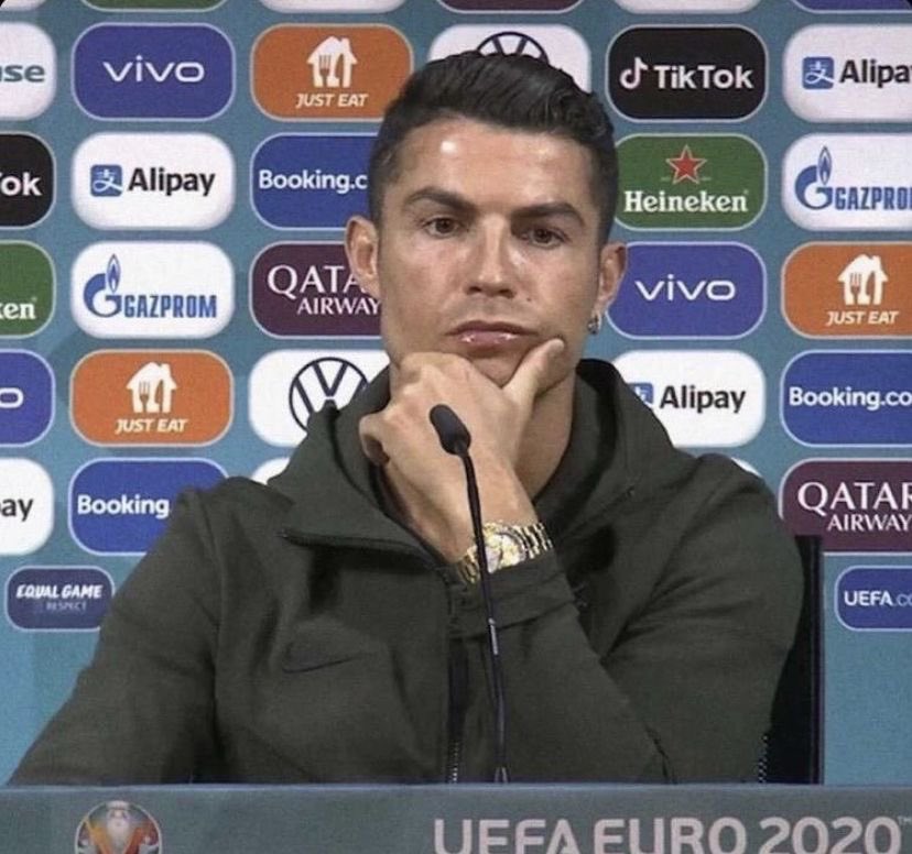 realmilgrauu's tweet image. Homens de todas idades começou a semana com o mesmo pensamento:

“Se eu cortar o cabelo quarta, o degradê segura até a próxima quarta?”