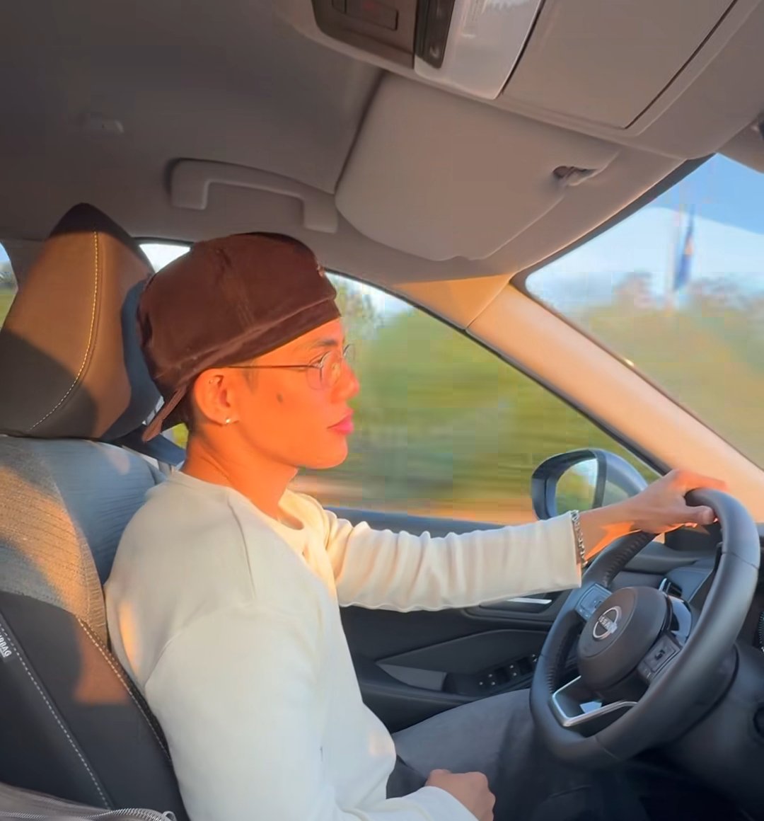 Oh, to be his passenger princess 🥰🥰🥰
Hi bebu! Miss youuuuu! 

<a href="/stellajero_/">Stell Ajero</a> #STELL #SB19_STELL