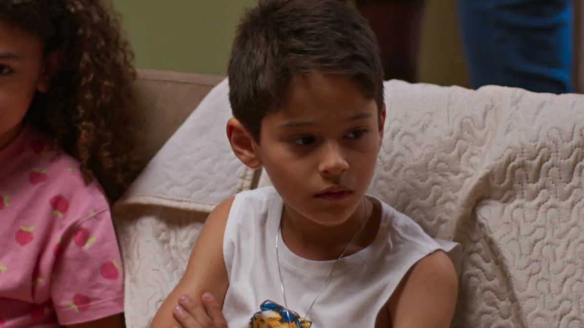 ZAMENZA's tweet photo. "Tá olhando o que?"
"Nada."

Rinha de criança. Como Lorenzo Reis, Elis Cabral e Theo Matos são bons. #Donademim https://t.co/r66V9WRRrQ