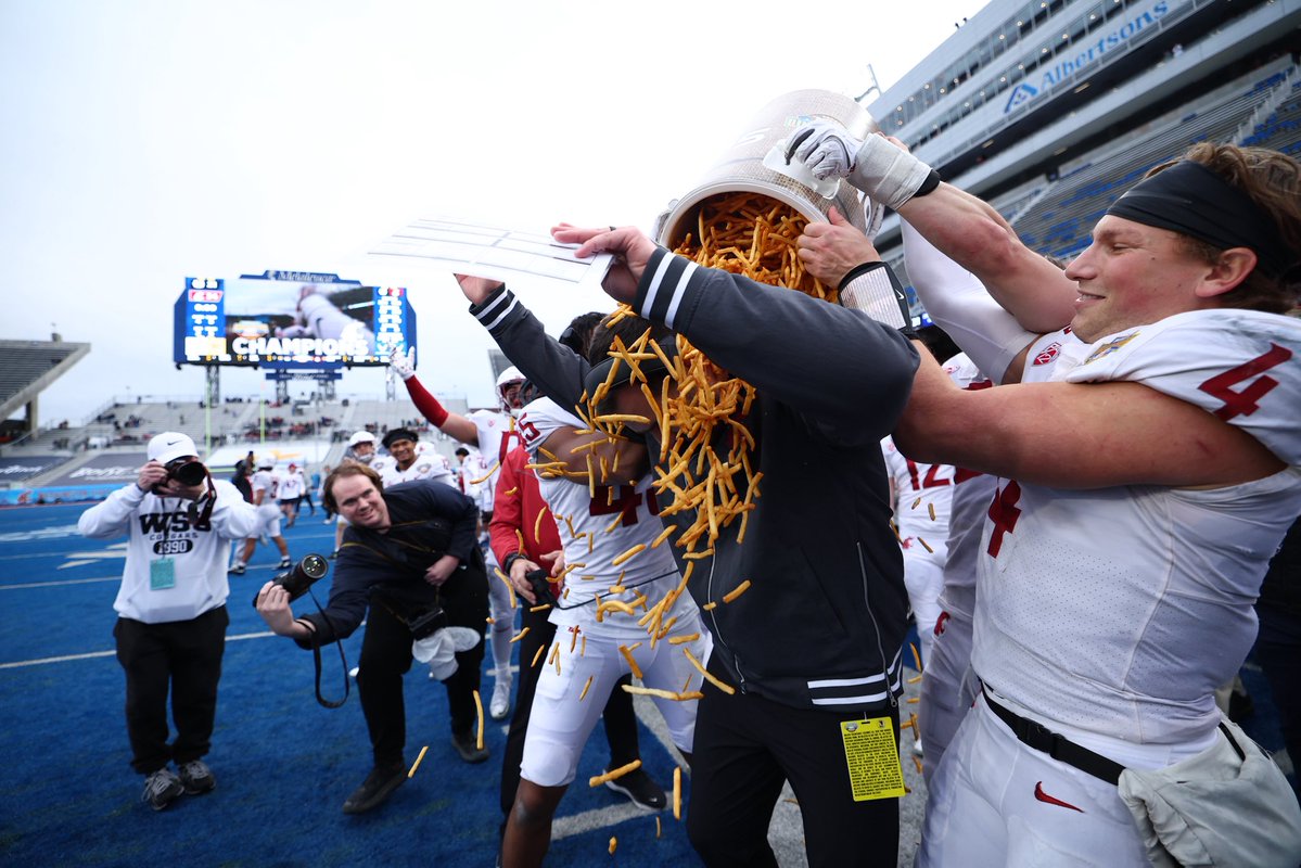 IDPotatoBowl's tweet image. The fry bath of champions 🏆🍟