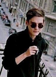 #ваняцест

    Пойдём
мороженого
     купим

                                               У меня нет денег

Я угощаю!

                                              Тогда мне коньяк