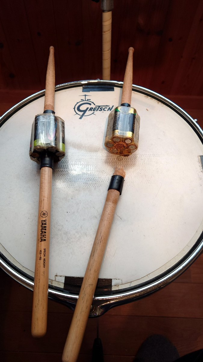 高校生のときの発想がバカすぎて恥ずかしいトレーニング用スティック。
無事にまたバカみたいな折れ方をして終了しました(笑)☠️