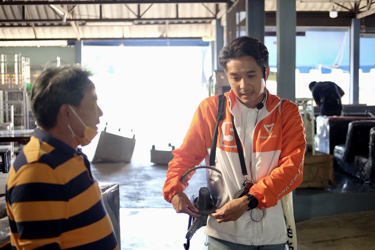 NatapholTo's tweet image. บทสนทนาช่วงนี้ ‘ถึงพริกถึงขิง’ ราวกับเปิดอภิปรายนอกสภาเลยครับ .. ต้องบอกว่าตอนนี้การตื่นตัวทางการเมืองเริ่มมาแล้ว ประเด็นที่พูดคุยกับพ่อแม่พี่น้องจึงหลากหลายมากขึ้น เช่น เรื่องเศรษฐกิจปากท้อง เรื่องการเกษตร เงินสูงวัย เงินเด็กเล็ก ที่มาของ สว. ศาลรัฐธรรมนูญ สภาพการเมืองไทย…