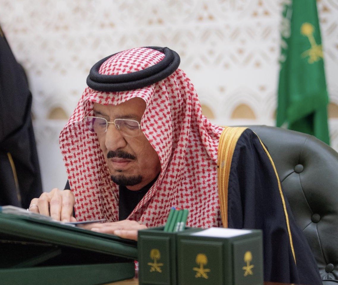 إمام المسلمين سيدي #الملك_سلمان، خلال ترأسه جلسة #مجلس_الوزراء اليوم.
يالله أنك تحفظ لنا أبو فهد.
#السعودية