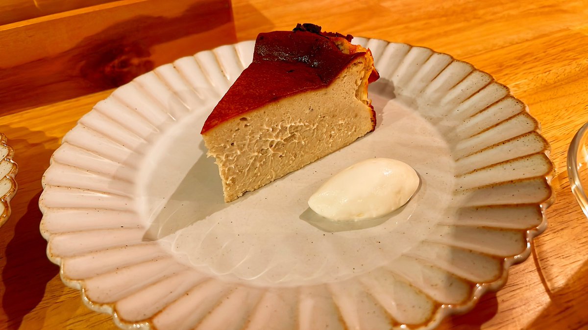 denis03291129's tweet photo. 土曜日のデザート☕️

ガトーショコラ🍫
バナナのバスクチーズケーキ🍌🧀
バンビコーヒー☕️

#ケーキ #ショコラ #バナナ #チーズ
#珈琲
#燕市吉田西太田
#banbi #latteとcoffee https://t.co/5CewtVnbze