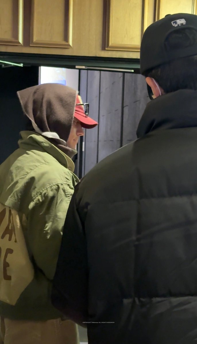 영화관에서 더보이즈 에릭이랑 현재쿤 봣어요
근데 난 나중에 알앗고..