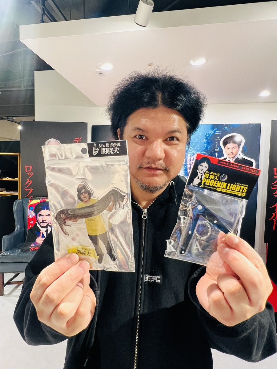 SEKIELBERG's tweet image. 有楽町マルイで開催中のMr.都市伝説 関暁夫のPOP UP STOREは1月11日まで‼️
イルミナティカードを是非！ゲットせよ👁️💥その他にも沢山の品をご用意してお待ちしております！
sekiakiopopup.com

オンエアを観た人は楽しめる秘密の小部屋㊙️何が『書かれていた』のかは秘密です🤫