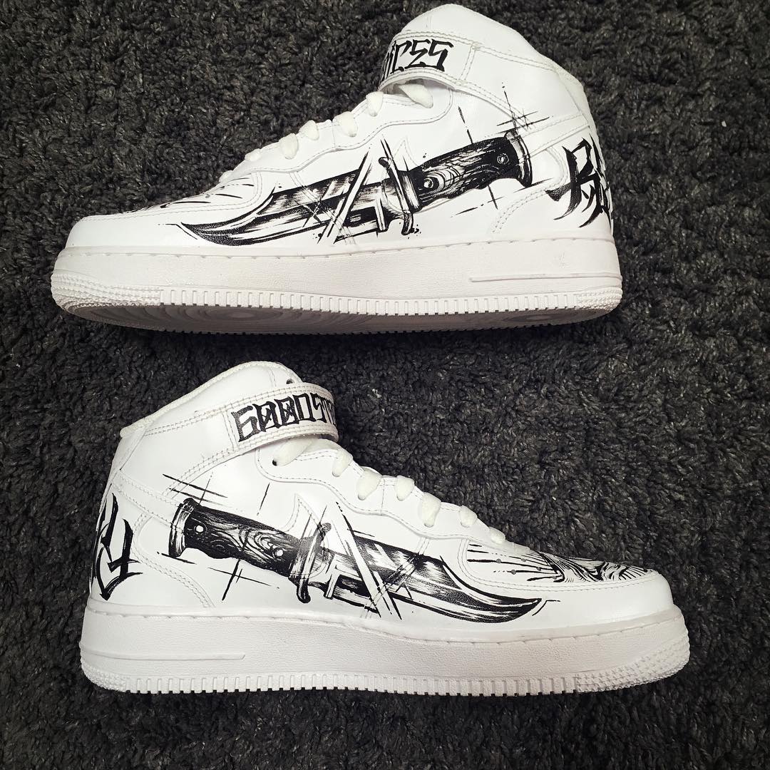 RzrBldeLollipop's tweet photo. OH HAI WHASSUH! CHI CHI FORGOT SHOW KICKS OFF!

GIFT FROM MAMA! https://t.co/UQe75sBVy8
