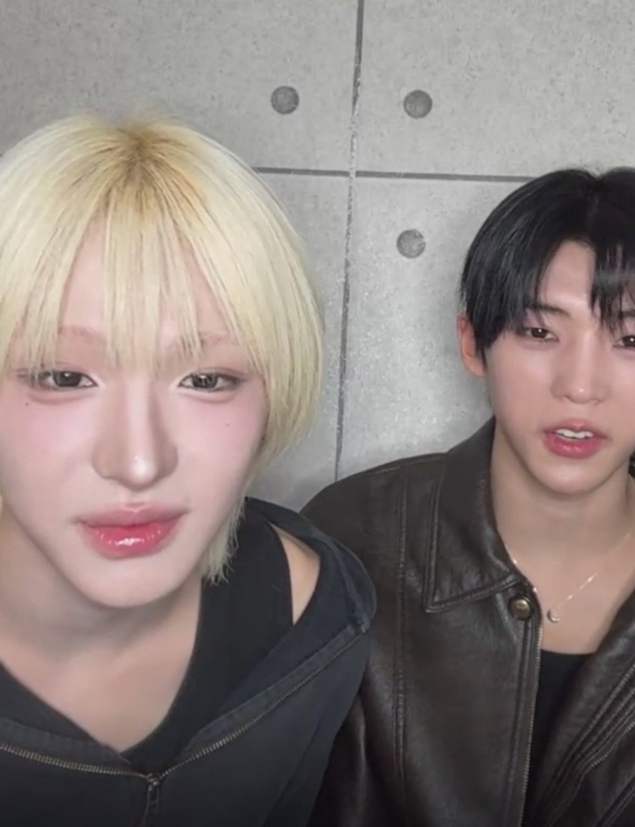 zzzcollect's tweet image. 아니 둘중에 하나 군필인데 그게 왼쪽이래 시발웃겨서살수가없다고