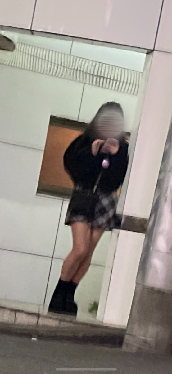 ラピア前に可愛い子が立っていた😊