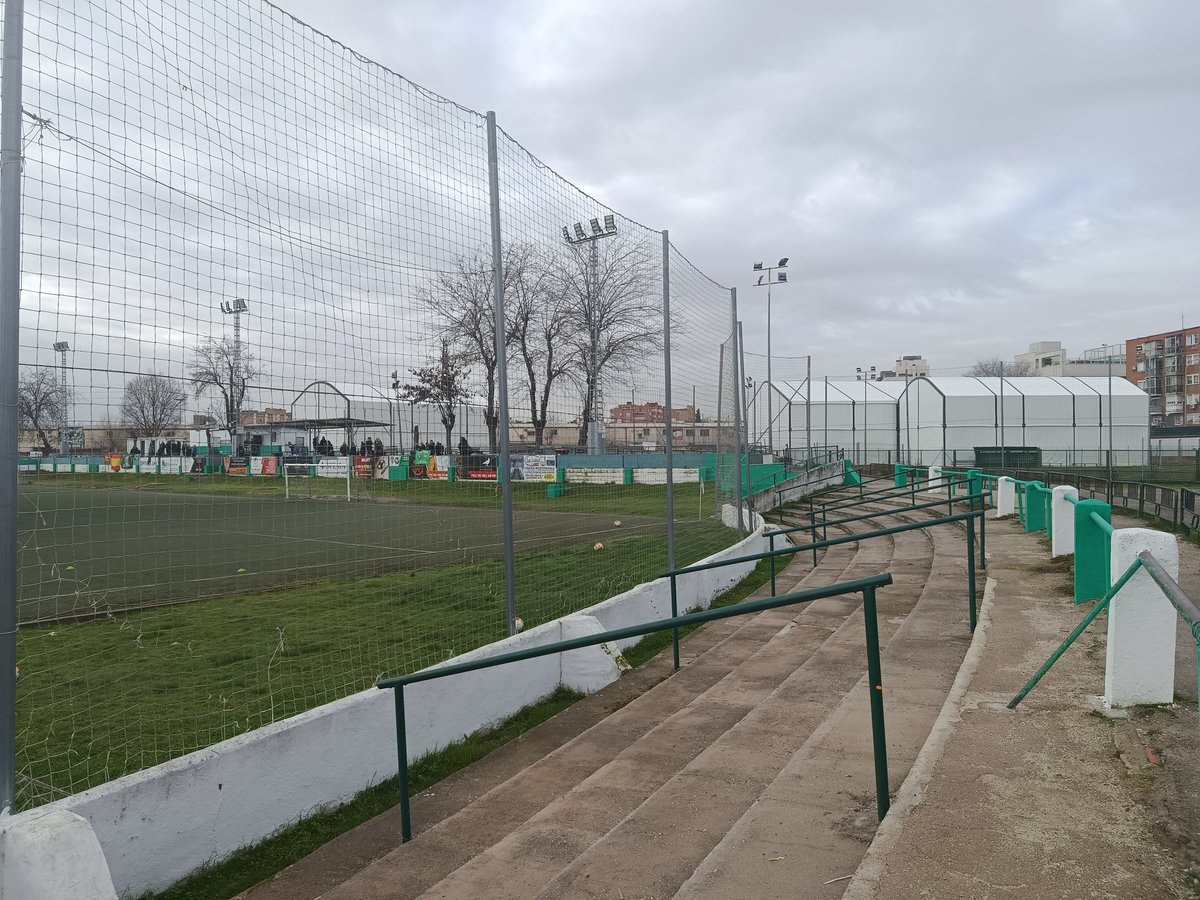 LesterEDrake's tweet image. The beauty of ⚽; You beat runaway leaders away, next you lose at home to a winless team.
 Congrats to Racing!👏🏻🎉

Onwards and upwards for Botti Tough few weeks/months 🤕💉 We'll get there! 💪🏻💚

⚽ @SADvillaverde v @RacingMadridFC 
🏆 3RFEF G7
🏟️ Boetticher 
💶 Abono
📆04.01.26