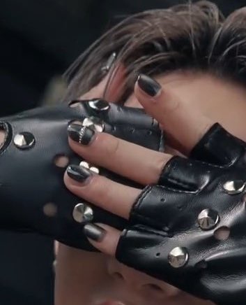 geminifourthz's tweet image. OH YES THE NAILS??????????? 💅🏻