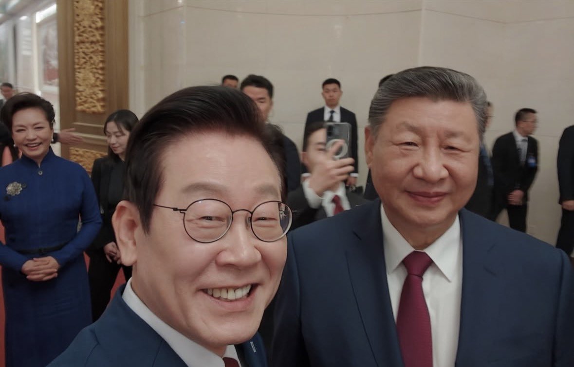 셀카 잘나왔네 진짜 ㅋㅋㅋㅋㅋㅋㅋㅋㅋ 이재명 나름 얼짱각도얔ㅋㅋㅋㅋㅋㅋㅋ