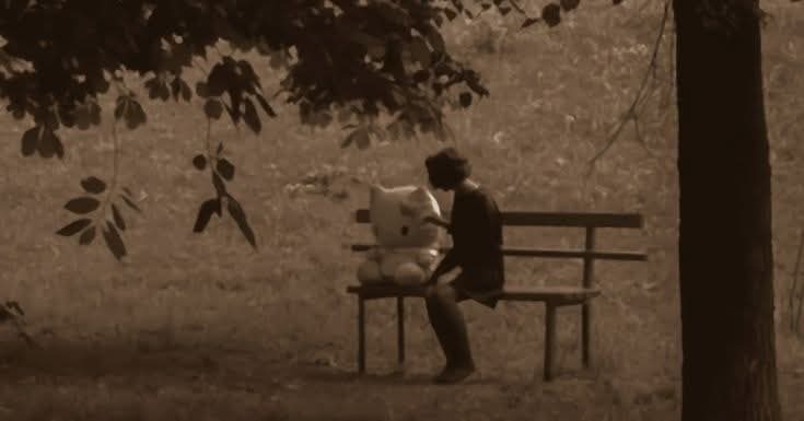 وہ اک برگد کہ پیڑ تلے لکڑی کا بینچ تھا جسکی نشت کہ لیے ہم لڑائی کیا کرتے تھے اسے دیمک کھا گئ اور مجھے تمہاری یادیں

#سرائے_سخن