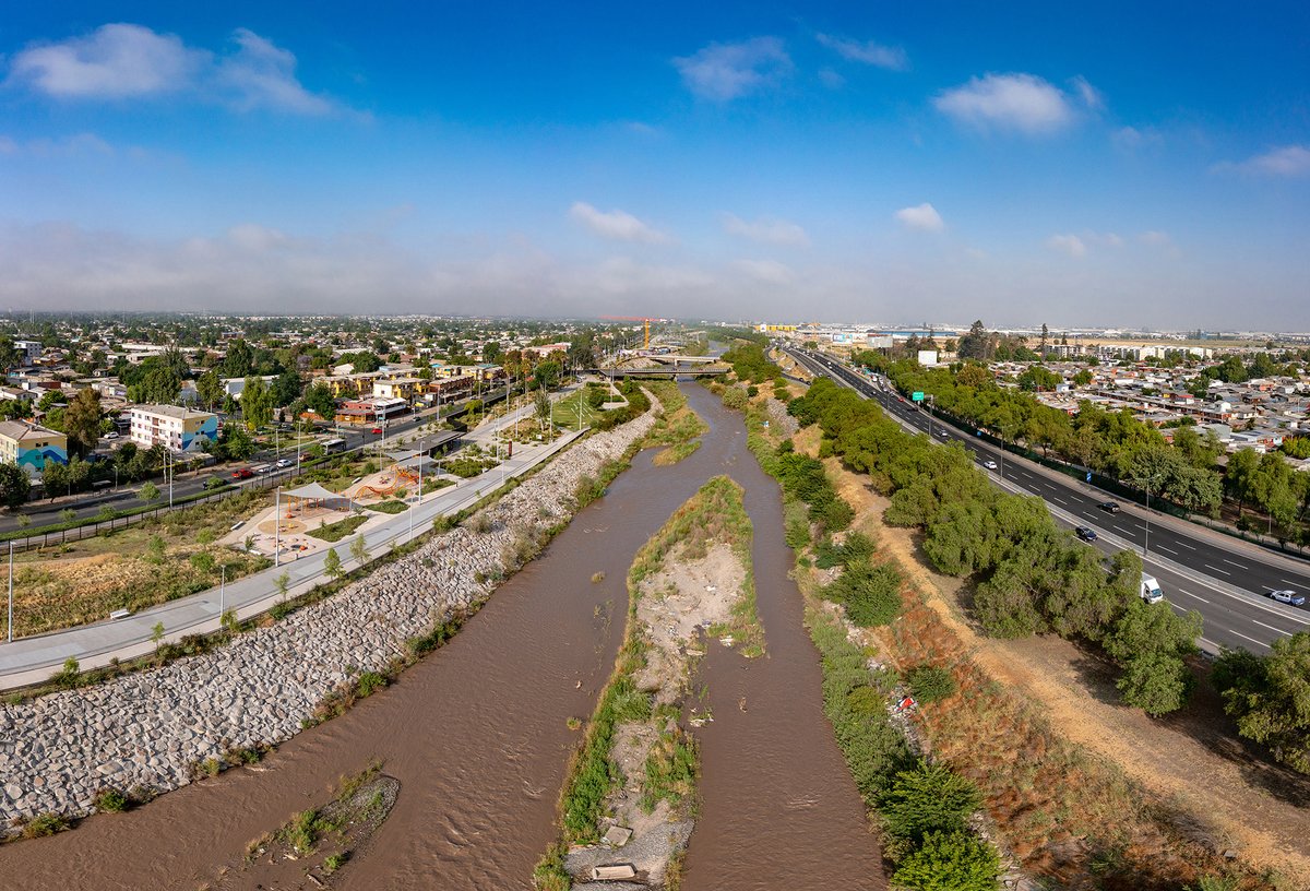 Cómo Santiago recuperó su río
En 2010, el proyecto Mapocho Urbano Limpio, impulsado por <a href="/aguas_andinas/">Aguas Andinas</a> y el Estado, eliminó todas las descargas de aguas servidas al río que hoy es un activo urbano, ambiental y social.
Conoce más de este hito en n9.cl/w9woc