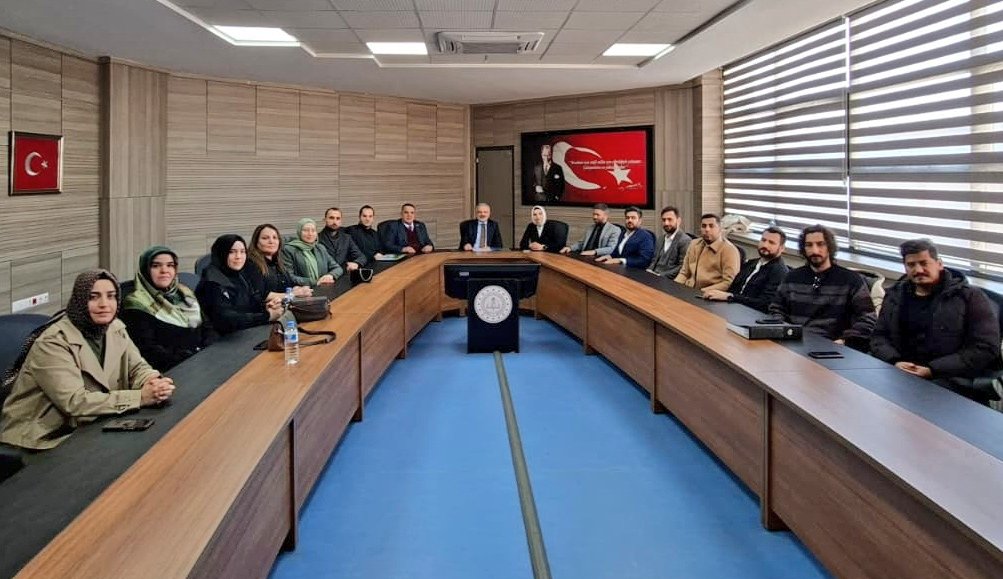 📌 Genel Müdürlüğümüz Öğretim Programları ve Materyalleri Daire Başkanımız Hasan Özarslan’ın katılımıyla Türkiye Yüzyılı Maarif Modeli İzleme ve Değerlendirme Komisyonunda görev alan öğretmenlerle istişare toplantısı Gaziantep’te gerçekleştirildi. Aynı kapsamda Ders Kitabı Yazım