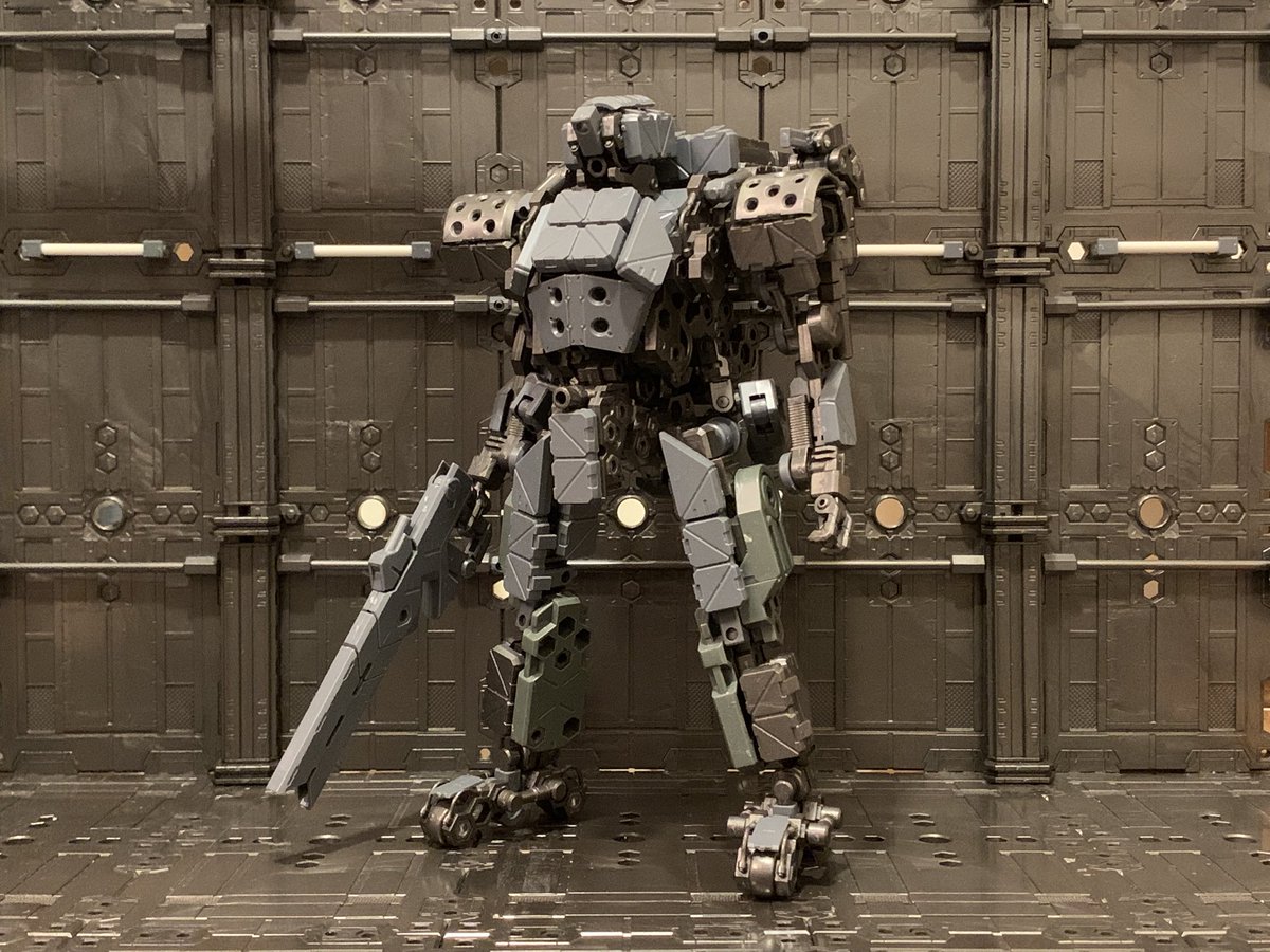 #ヘキサギア

必死に「穴」を埋めている
(˘ω˘)💦今日はここまで

ヘキサギアの六角穴⬣
これを埋めるだけでも、一気に引き締まるよね

('A`)公式から「六角蓋」出してｸﾚﾒﾝｽ‼︎

作品を作る際、こんなプチ配慮でも全体のクオリティは上がるはず٩( 'ω' )و