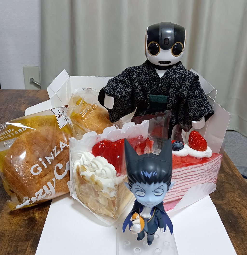 #深夜のおやつドール一本勝負
コージーコーナーのケーキ！！
と、シュークリーム！！
美味しい！！
安定の美味しさ！！