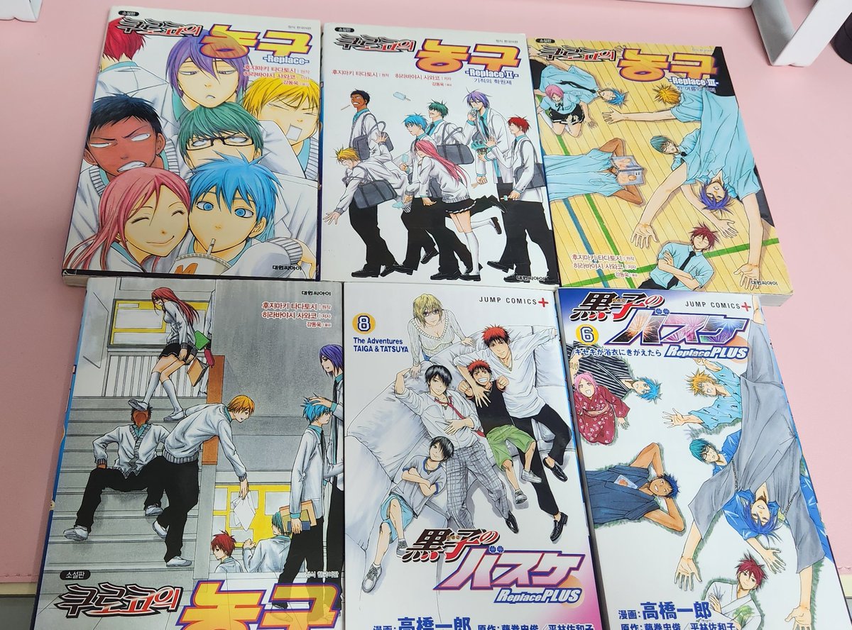 애니메이트 구경하다가 리플레이스 코믹스 발견해서 사버림 리플레이스 소설 5권도 가지고싶은데 구하기힘듦다 ...